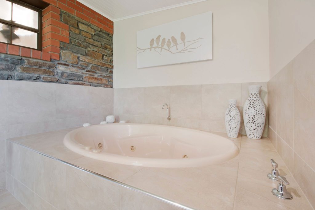 Stonewell Haven Spa Suite 2