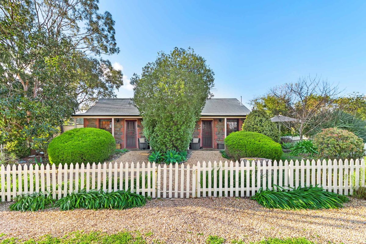 Stonewell Cottages Vineyards Haven Outside 9187